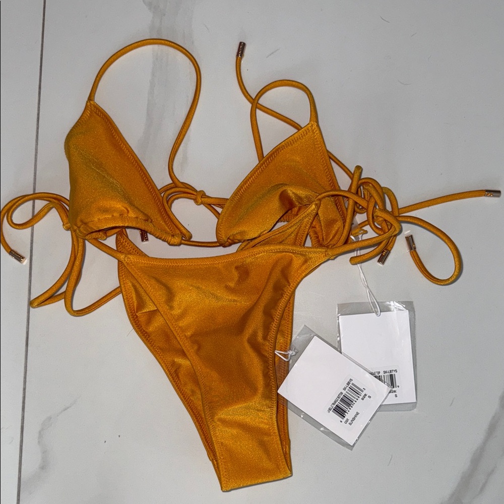Le Triangle Set - Sunshine Yellow - Picture 10 of 10
